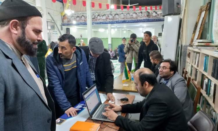 برپایی میز خدمت سامانه 137 و ثبت درخواست‌های شهروندان در جشن‌های مردمی دهه فجر