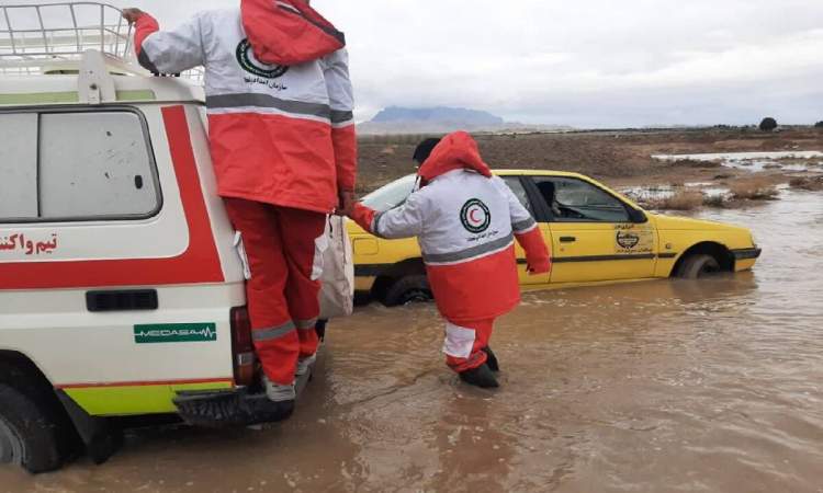 امدادرسانی هلال احمر به بیش از ۱۰ هزار نفر در ۸ استان متأثر از سیل و آبگرفتگی