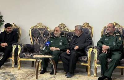 فرمانده کل سپاه با خانواده شهید موسوی دیدار کرد