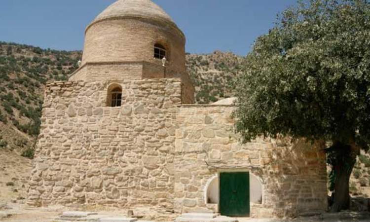 چگونه در ایران هزاران امامزاده داریم؟