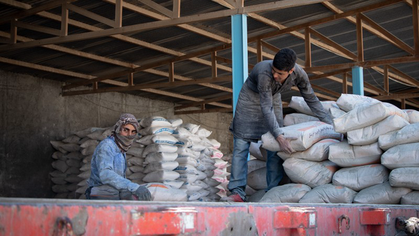 درخشش سیمانی‌ها در بهار؛ ۱۰ صنعت برتر بورس در فروردین ۱۴۰۴