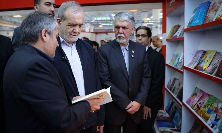 پزشکیان: کتاب باید براساس نیاز روز نوشته شود
