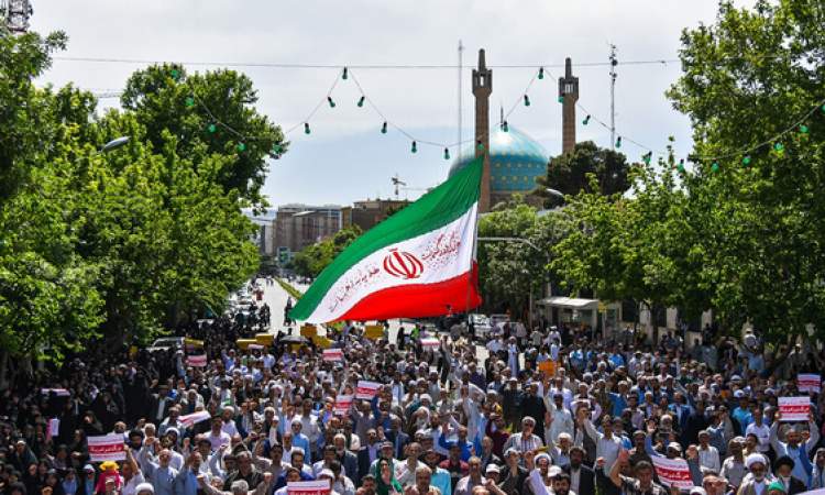ما مردم‌ ایران با تمام قوا زندگی می‌کنیم‌