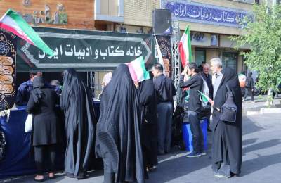 موکب خانه کتاب و ادبیات ایران در آیین تشییع شهدای مدافع وطن