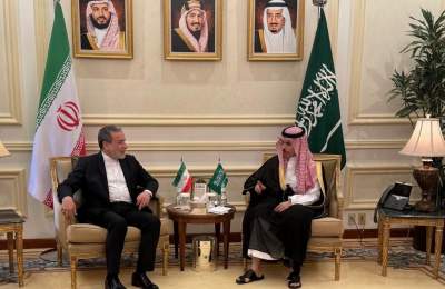 توقف عراقچی در جده و دیدار با وزیر خارجه عربستان