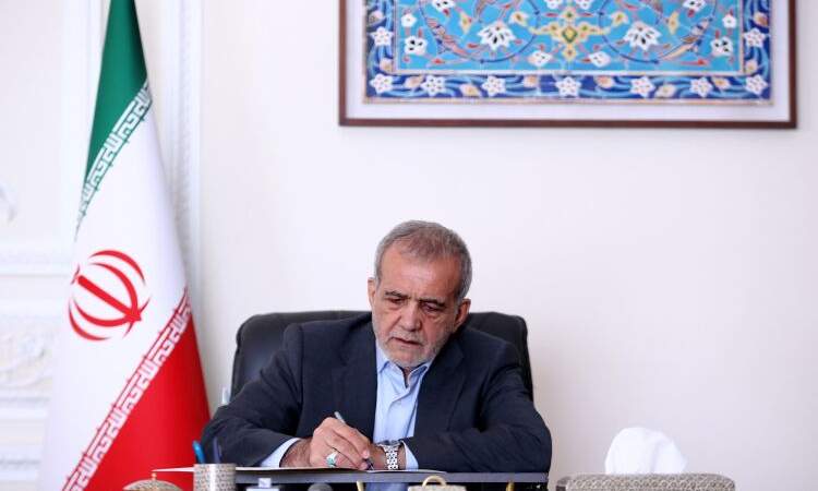 پزشکیان: پرستاران در جنگ ۱۲ روزه برگ زرین دیگری بر دفتر خاطرات سلامت کشور افزودند