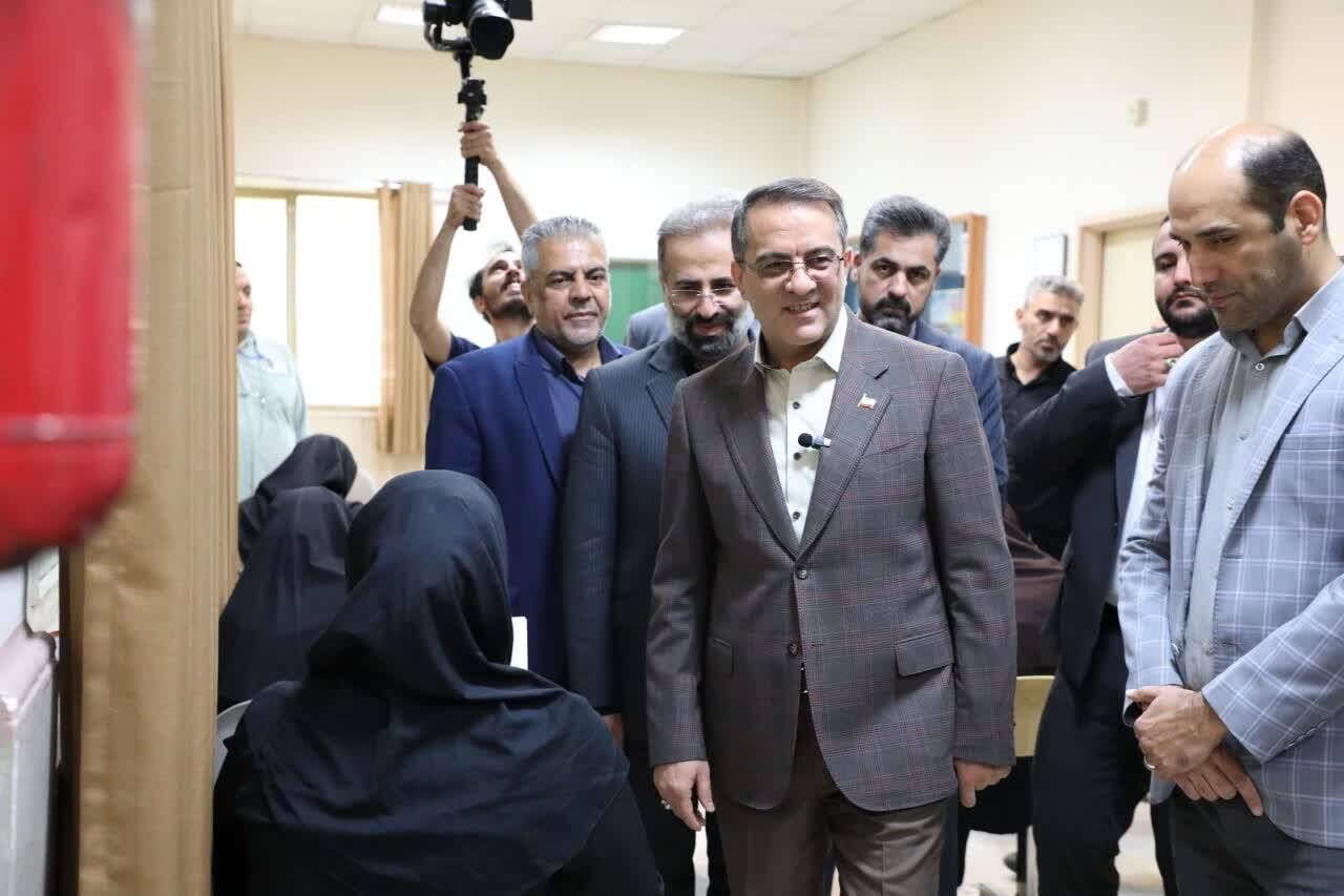 رفیع‌زاده: سهم آزمون کتبی از استخدام ۷۰ درصد شد/ رقابت بیش از نیم میلیون داوطلب برای معلمی