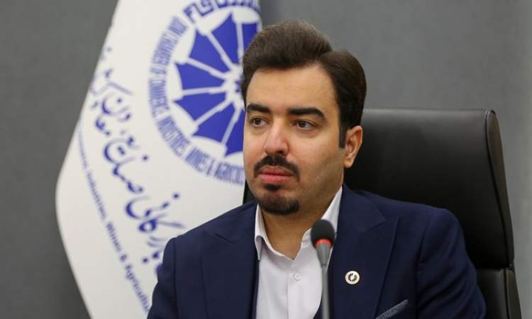 اتاق قم در دوره دهم برنامه‌های توسعه صنعتی و صادراتی استان را دنبال می‌کند/ جهش ۶۵ درصدی صدور کارت بازرگانی و ارتقای رتبه اتاق قم در ارزیابی ملی