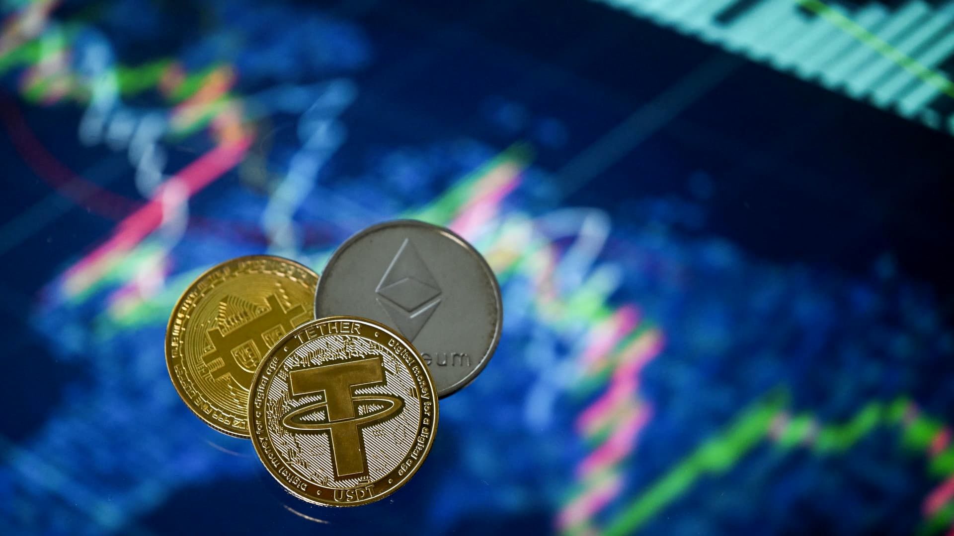 گرفتار شدن بیت‌کوین میان مرزهای حمایتی و مقاومتی | قیمت تتر همپای دلار در آستانه مقاومت حساس ایستاد