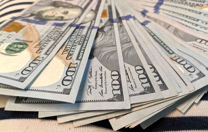 قیمت دلار در مرز حساس 100 هزار تومان | فعالان اصلی بازار دست به خرید و فروش‌های سنگین نمی‌زنند
