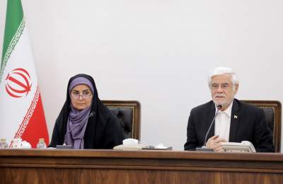 انتقاد معاون اول رئیس جمهور از بوروکراسی زائد در مرزها/ ترانزیت مزیت مهم کشور
