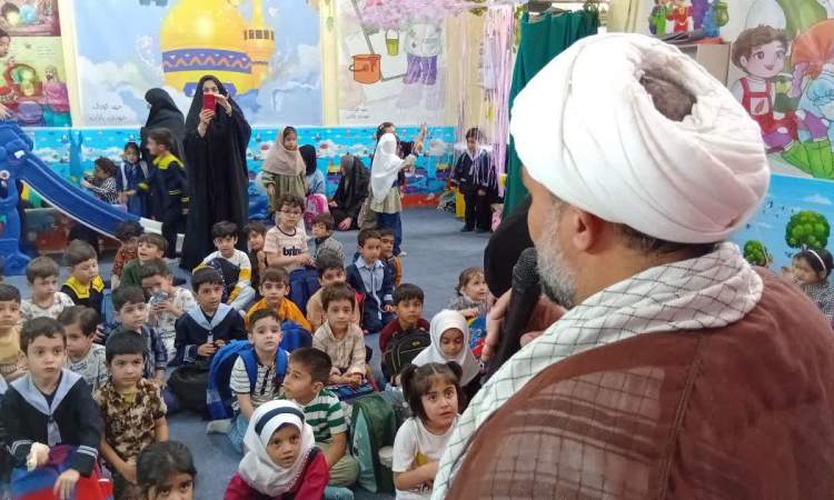 انتقال سبک زندگی و سیره شهدا به کودکان با زبان کودکانه