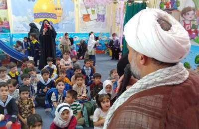 انتقال سبک زندگی و سیره شهدا به کودکان با زبان کودکانه