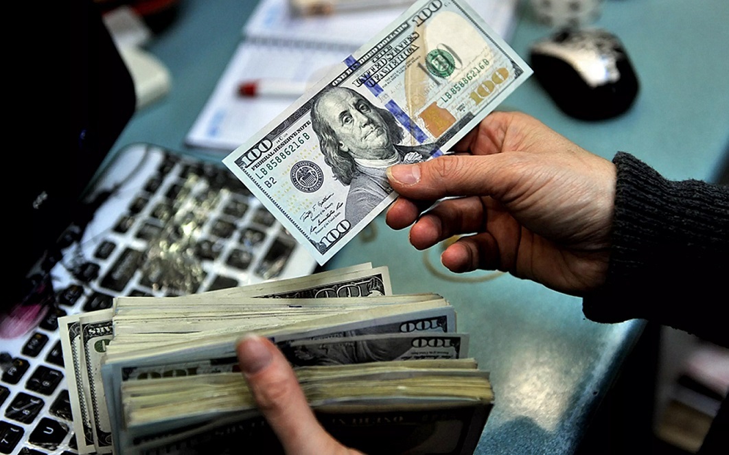 افت 1500 تومانی قیمت دلار در اولین روز هفته | اثر کوتاه مدت «همتی» بر بازار ارز | ارز مسافرتی یکباره گران شد افت 1500 تومانی قیمت دلار در اولین روز هفته | اثر کوتاه مدت «همتی» بر بازار ارز | ارز مسافرتی یکباره گران شد