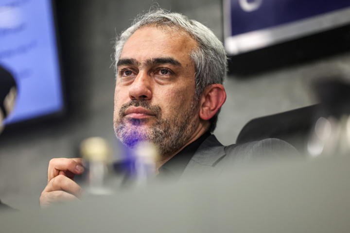 وزیر اقتصاد: اصلاح بانک های ناتراز در اولویت است