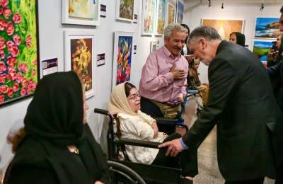وزیر فرهنگ: نمایش آثار هنرمندان معلول نمونه‌ای از دیپلماسی انسانی است