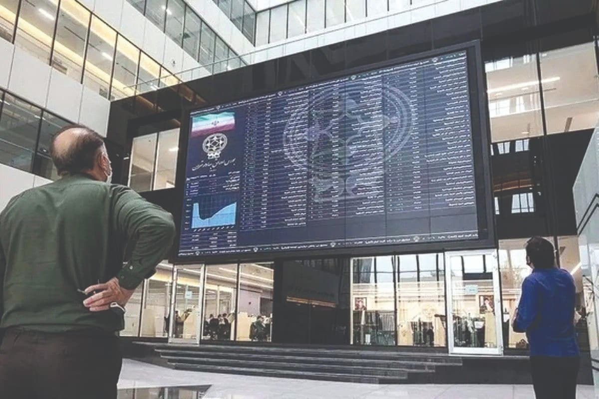 تناقض در بازار: رشد شاخص‌ها در مقابل خروج پول از صندوق‌های سهامی