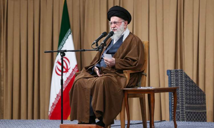 رهبر انقلاب: ۱۳ آبان باید در تاریخ و حافظه ملی بماند/ اختلاف ایران و آمریکا ذاتی است