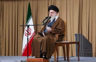 رهبر انقلاب: ۱۳ آبان باید در تاریخ و حافظه ملی بماند/ اختلاف ایران و آمریکا ذاتی است