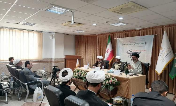 مبلغان، صحیفه سجادیه را برای مردم تبیین کنند