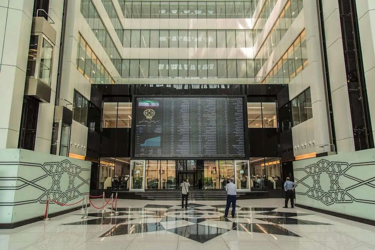 بورس سرگیجه گرفت | شاخص کل منفی شد، شاخص هم وزن رشد کرد