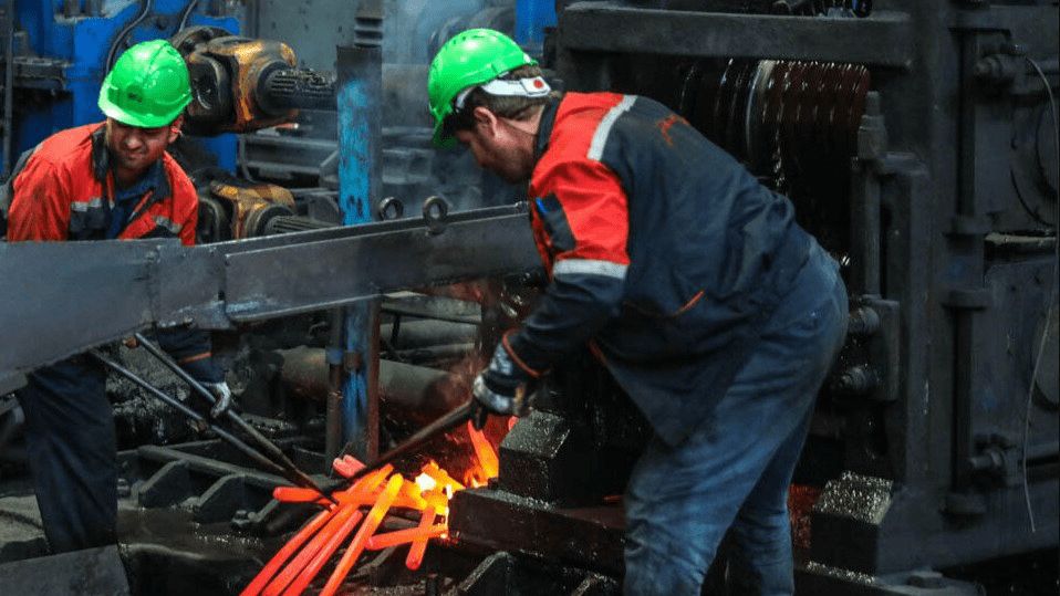 رشد ۳.۷ درصدی تحویل برق به صنایع در آبان‌ماه