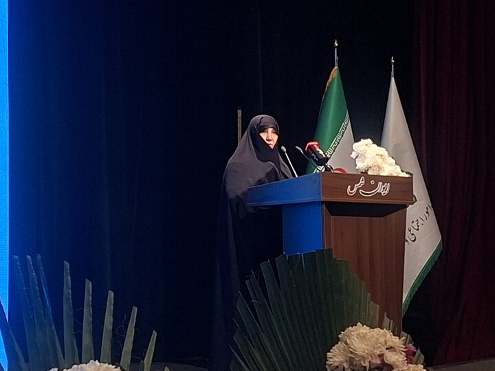 علاسوند: زنان باید با حفظ هویت زنانه در اجتماع نقش‌آفرین باشند