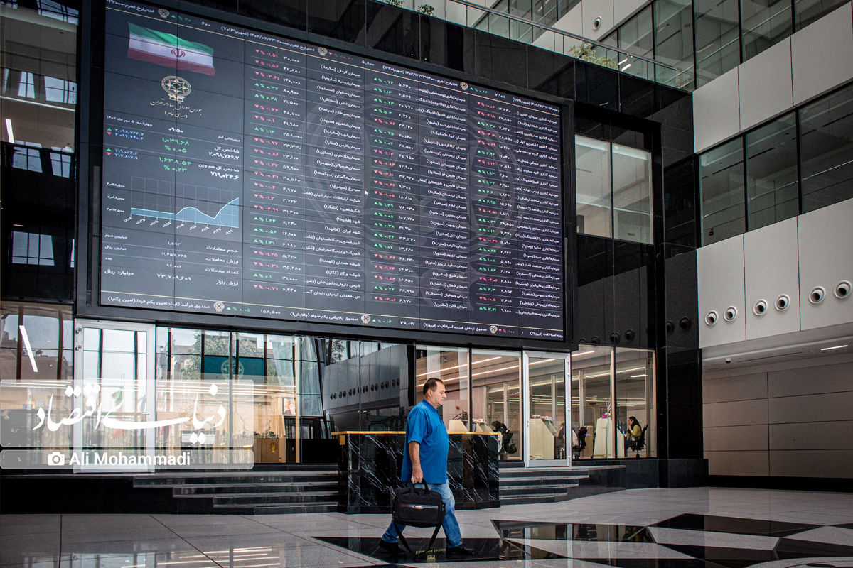 واکنش مثبت بورس تهران به حذف حجم مبنا | پیشتازی نمادهای کوچک | شاخص هم وزن از شاخص کل جلو زد