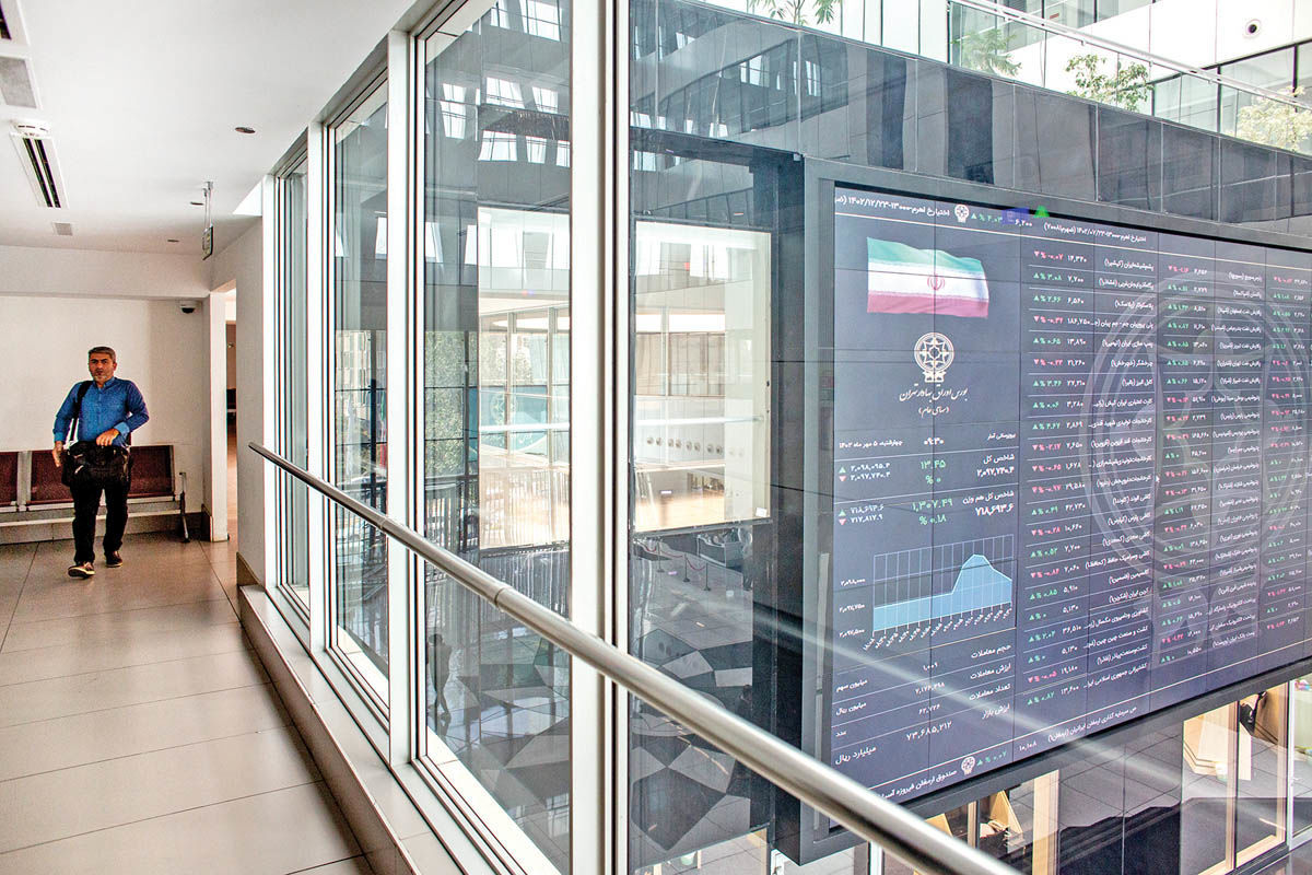 عبور مقتدرانه شاخص کل از مرز ۴ میلیون واحد | رأی مثبت بورس به لایحه بودجه 1405