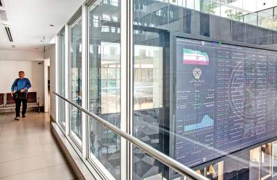 عبور مقتدرانه شاخص کل از مرز ۴ میلیون واحد | رأی مثبت بورس به لایحه بودجه 1405