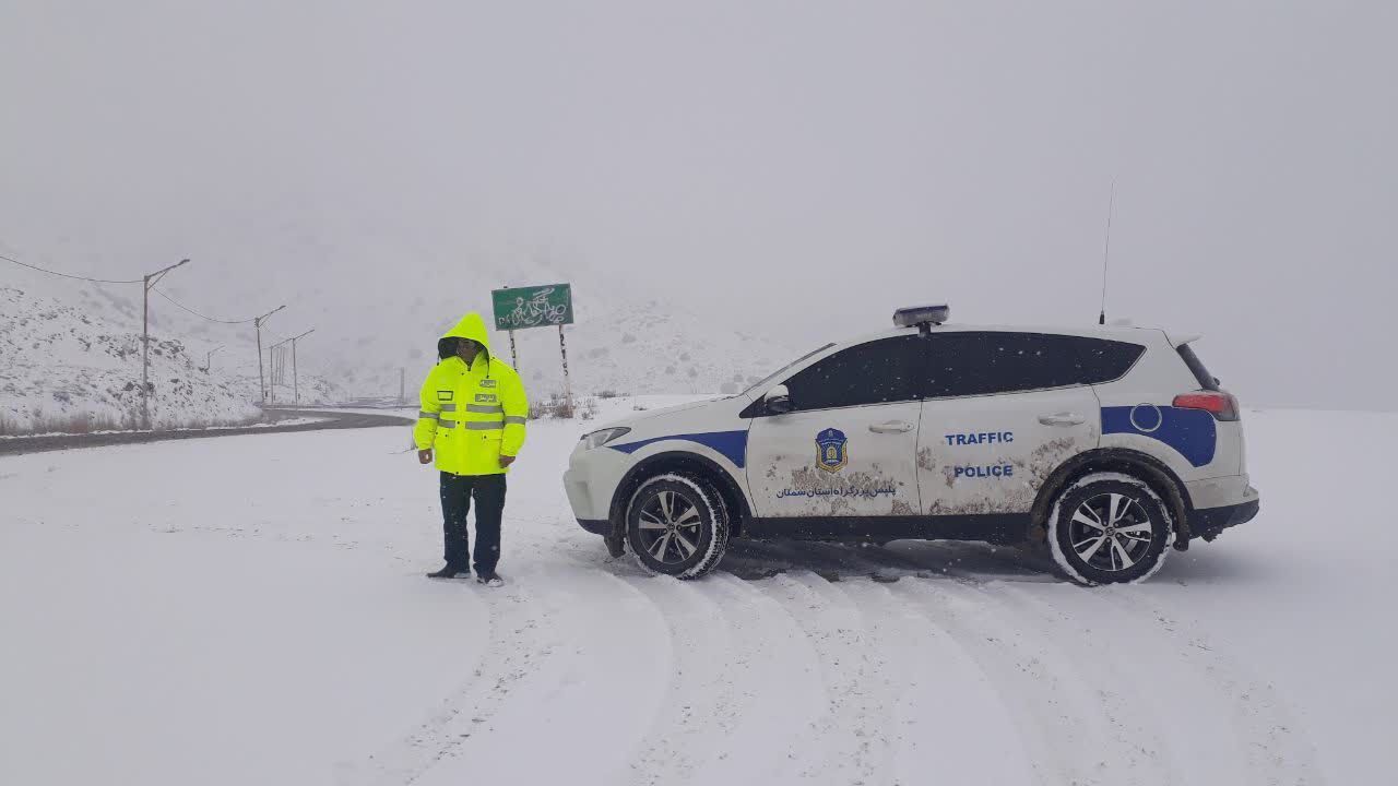 بارش برف و باران در محورهای شمالی کشور/ترافیک در آزادراه کرج – قزوین سنگین است