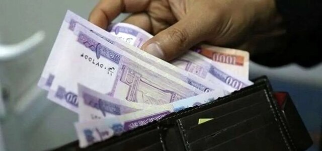 مبلغ عیدی و پاداش امسال کارگران/کارفرمایان عیدی را به روزهای آخر سال موکول نکنند