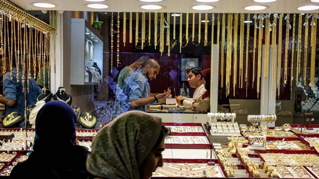 خرید در اوج، فروش در کف؛ سرنوشت تکراری خریداران هیجانی طلا و ارز خرید در اوج، فروش در کف؛ سرنوشت تکراری خریداران هیجانی طلا و ارز