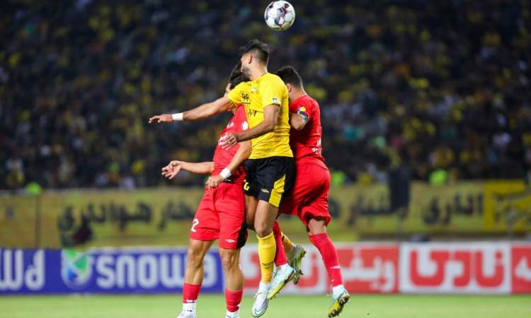 تراکتور و سپاهان در جنجالی‌ترین بازی فصل؛ دوئل صدرنشینی و بازگشت مهندس به تبریز