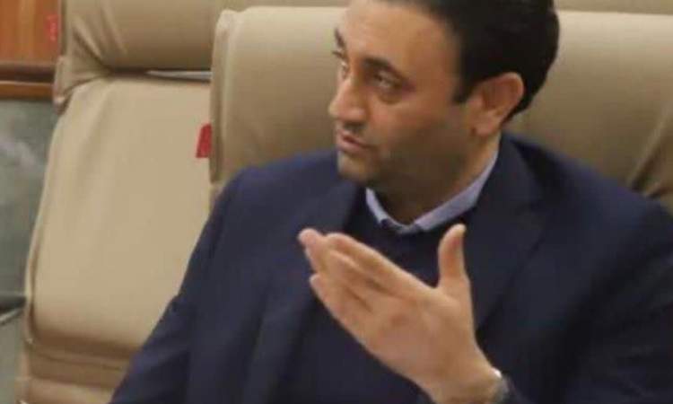 «وحید کریمی» کیست؟