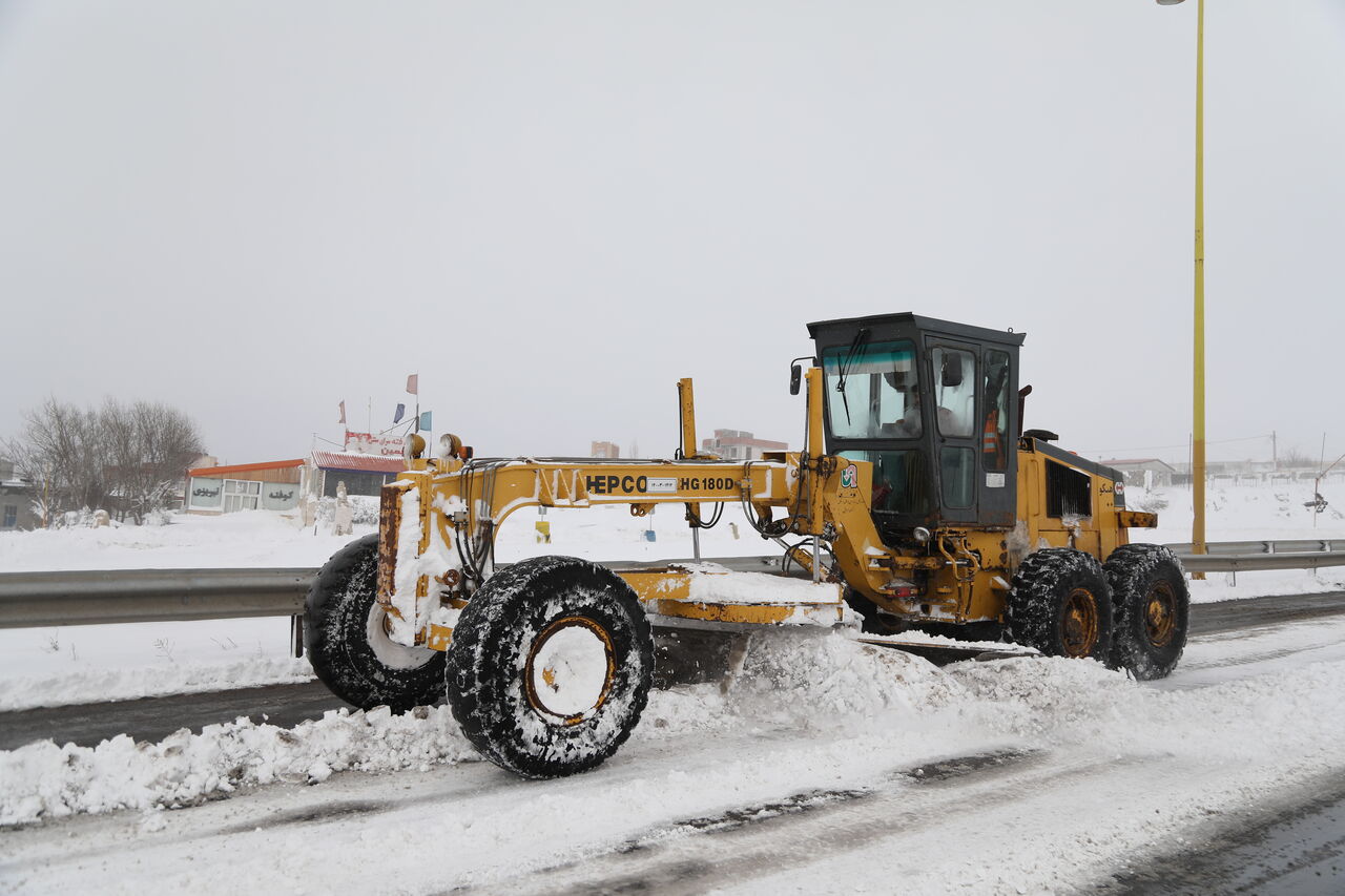 بارش باران و برف در ۳ استان و ترافیک سنگین در ۲ محور پرتردد