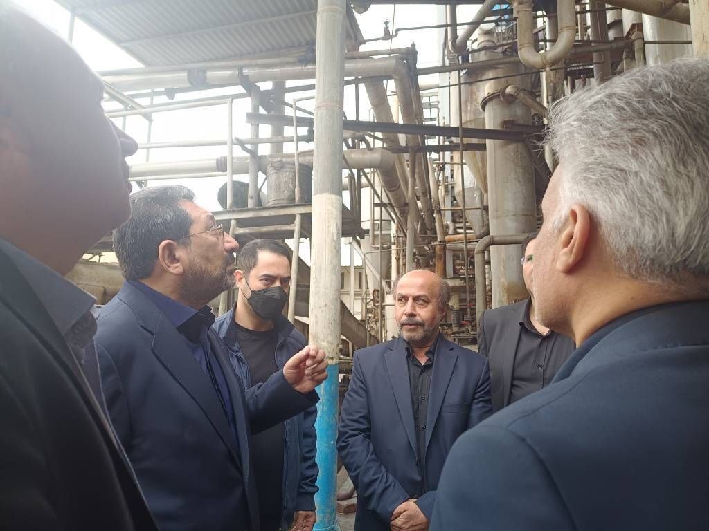 اتابک: دولت از بازسازی واحدهای تولیدی حمایت می کند