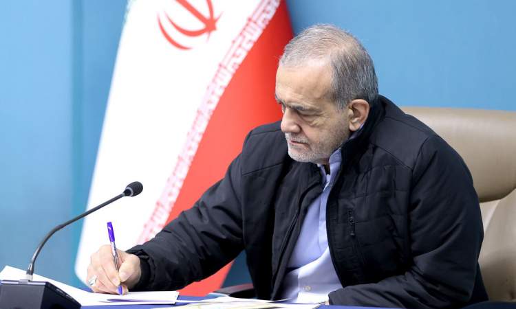 پزشکیان: سپاه پاسداران، توطئه‌ها و اهداف شوم دشمنان را ناکام ساخت