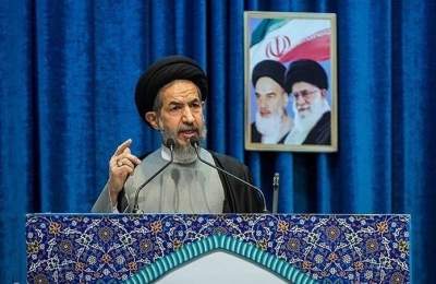 متجاوز را با اتحاد آهنین ملت و دولت و با تبعیت از رهبر معظم انقلاب پشیمان می‌کنیم