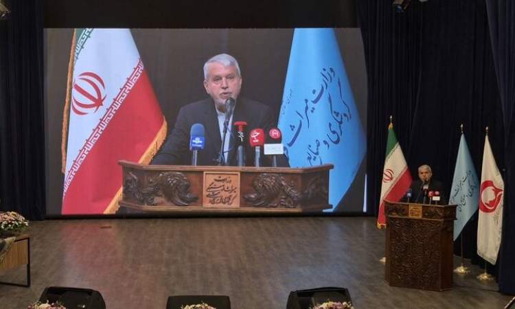 صالحی امیری: دولت برای رفع موانع روستاها و حمایت از فعالان بومگردیها تلاش میکند صالحی امیری: دولت برای رفع موانع روستاها و حمایت از فعالان بومگردیها تلاش میکند