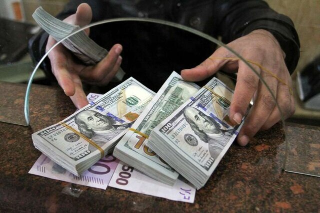 دلار در بانکها چند فروخته میشود؟ دلار در بانکها چند فروخته میشود؟