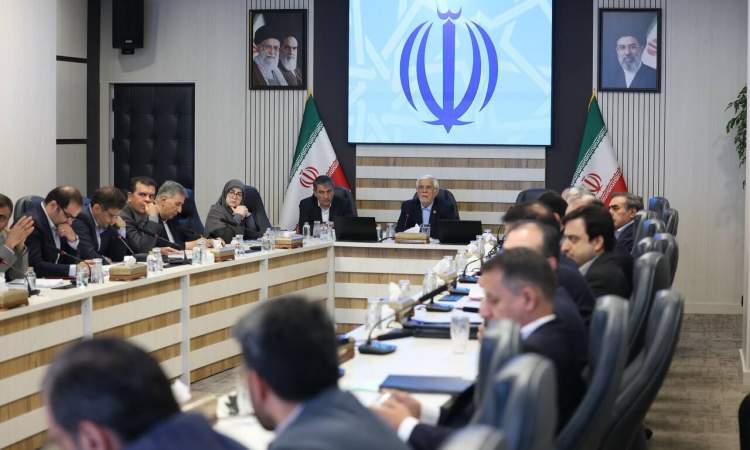 عارف: در کنار تهدیدها، ظرفیتهای کشور را هم ببینیم/ از مشکلات عبور میکنیم عارف: در کنار تهدیدها، ظرفیتهای کشور را هم ببینیم/ از مشکلات عبور میکنیم